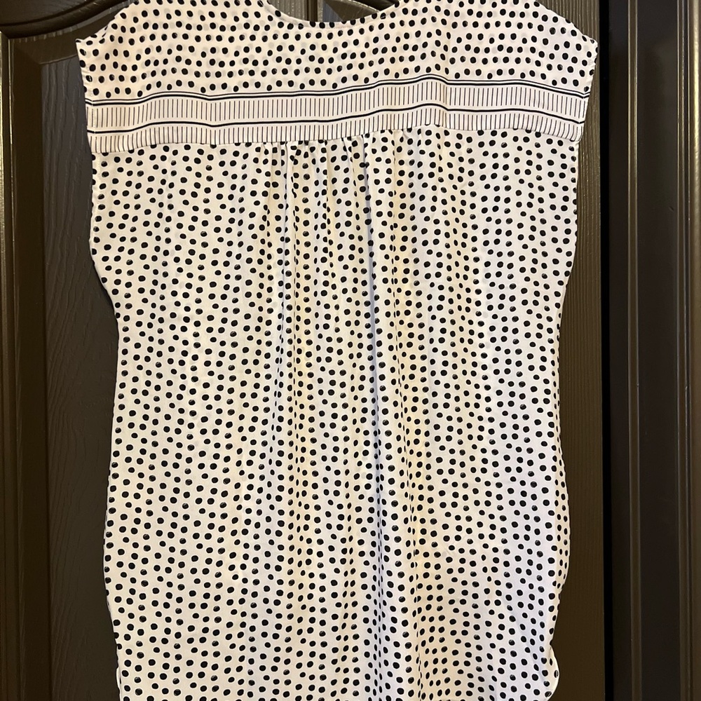 Adorable and airy short sleeve blouse